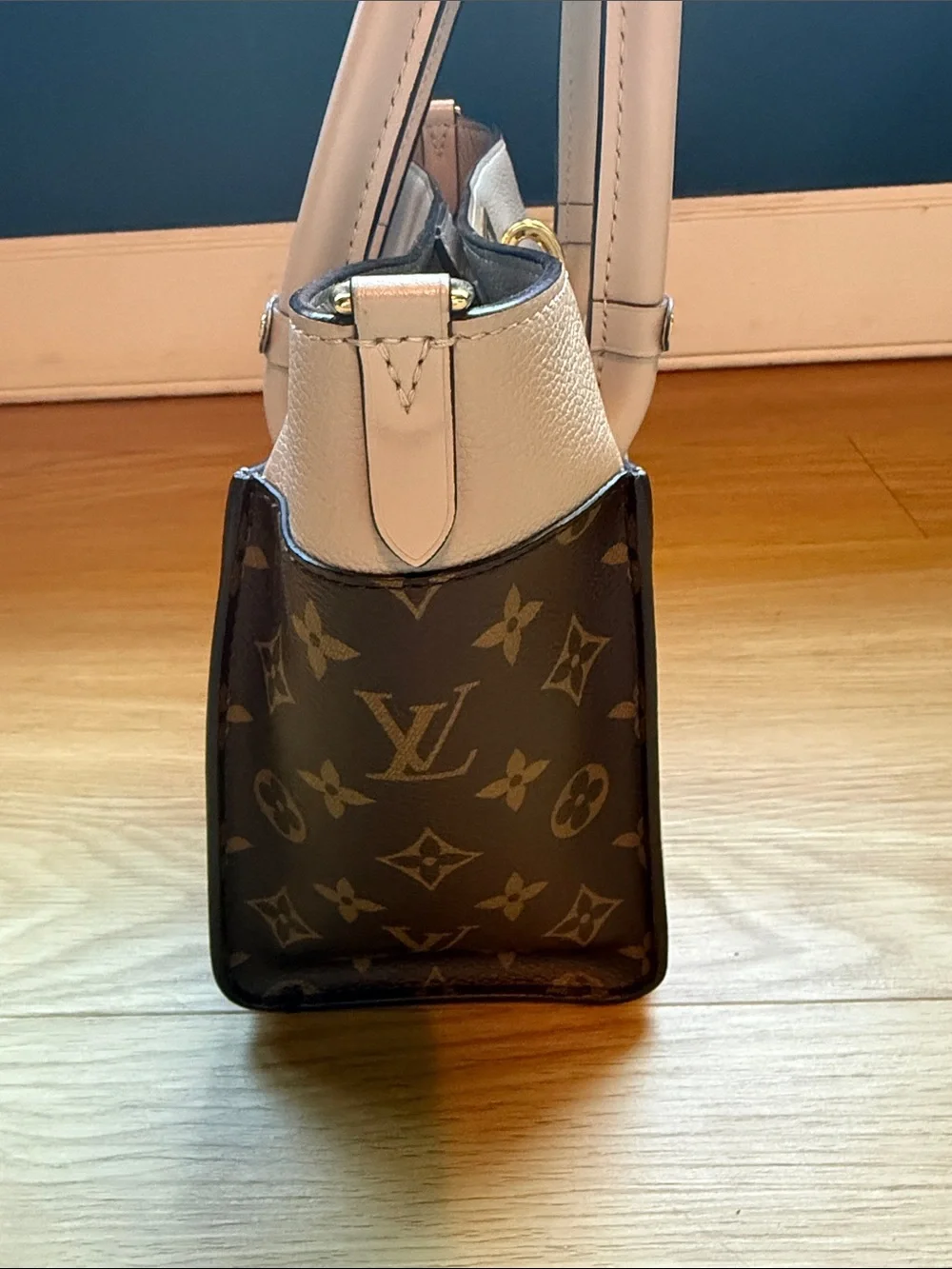Louis Vuitton On My Side PM